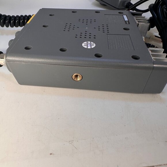 RadioShack TRC-442 Citizens Band Transceiver With Microphone & Wired Connections - Picture 9 of 9